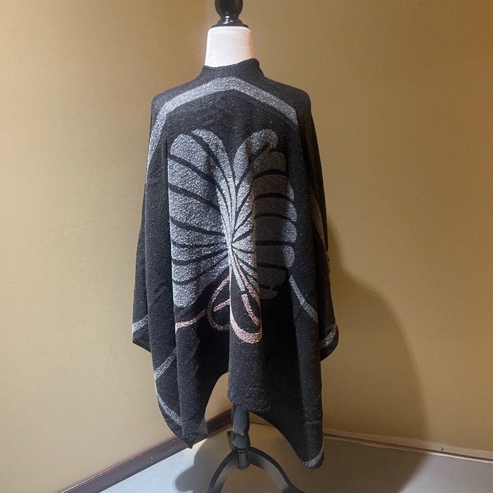 👻🎃CLEARANCE🎃👻 Just Cozy shawl